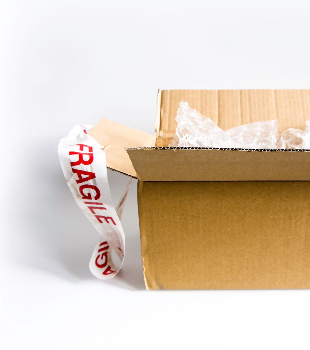 Come Spedire un Pacco Fragile: Guida Completa 2026 (Imballo e Assicurazione)